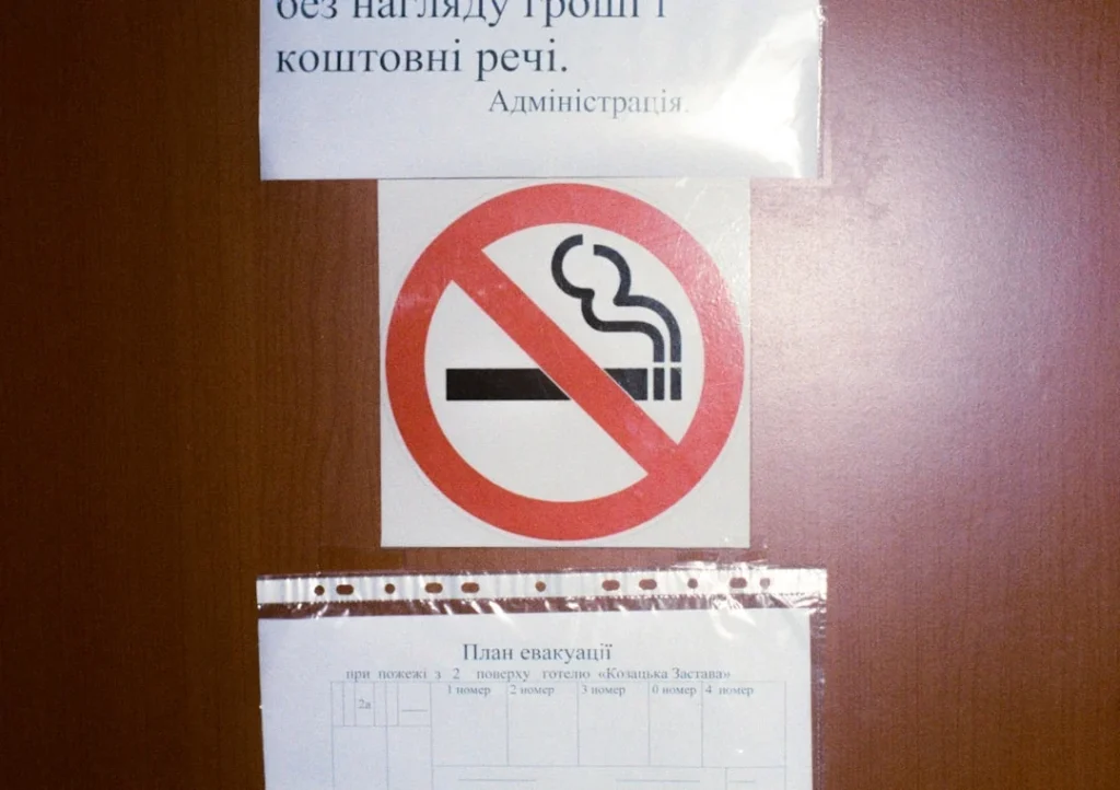 Cigarette Display Retail Shelf