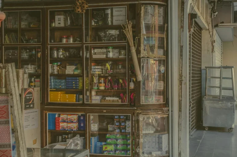 Display Cabinet Retail Shelf