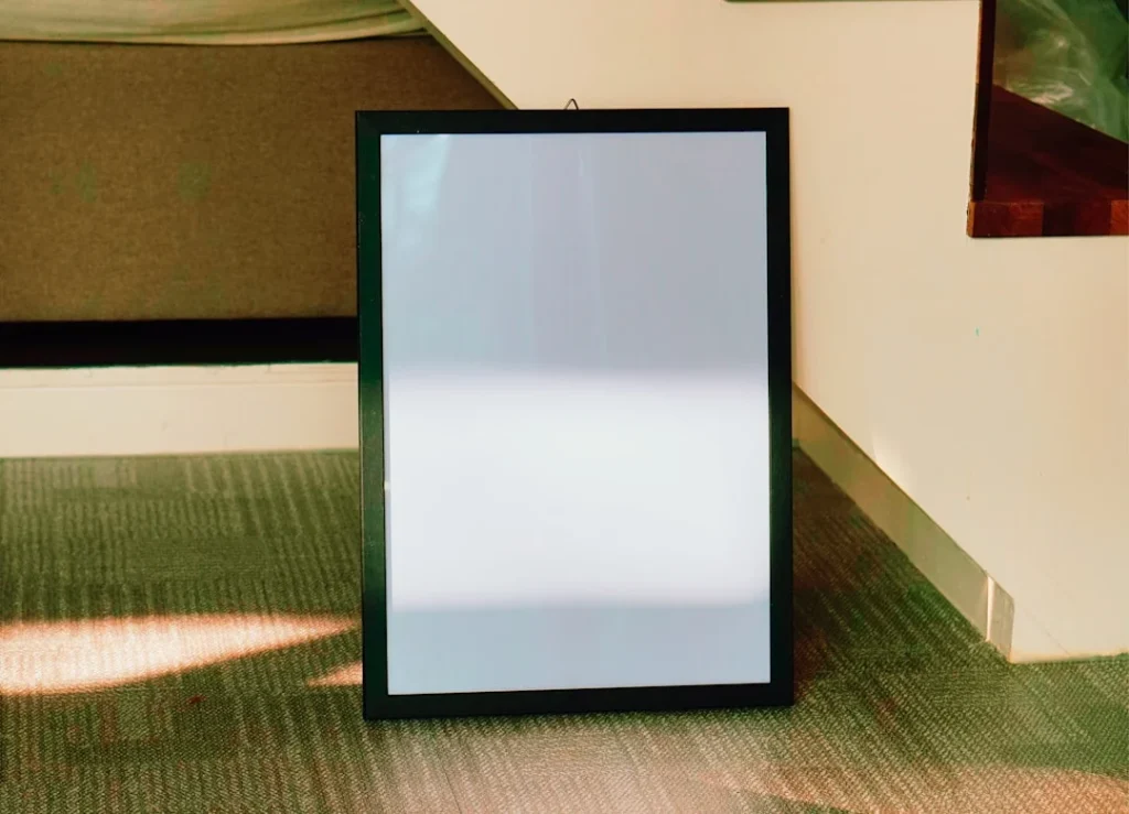 Jenis Bahan Rak Display Minimalis Yang Paling Diminati