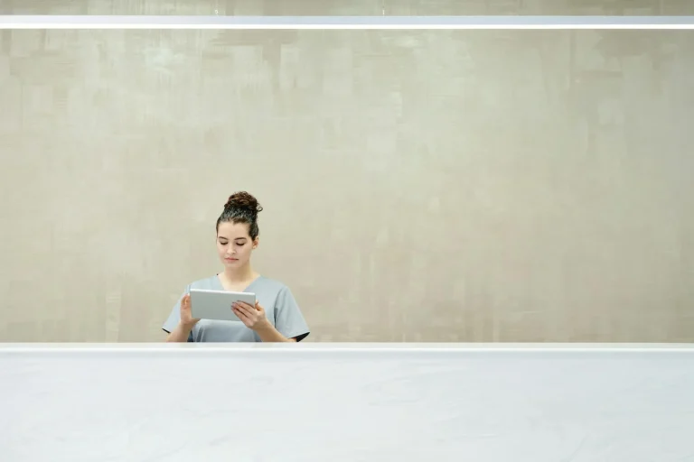 Laundry Reception Minimalist Desk