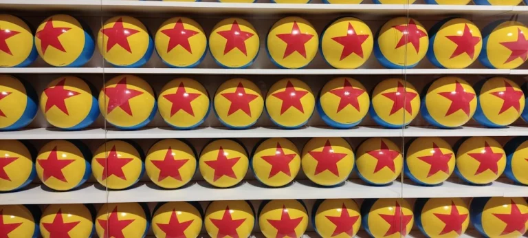 Mengapa Rak Display Sticker Begitu Krusial Bagi Toko Anda?
