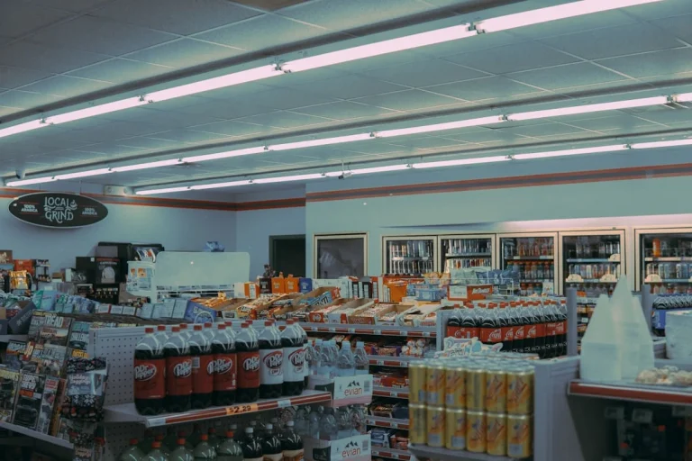 Metal Shelving Supermarket Display