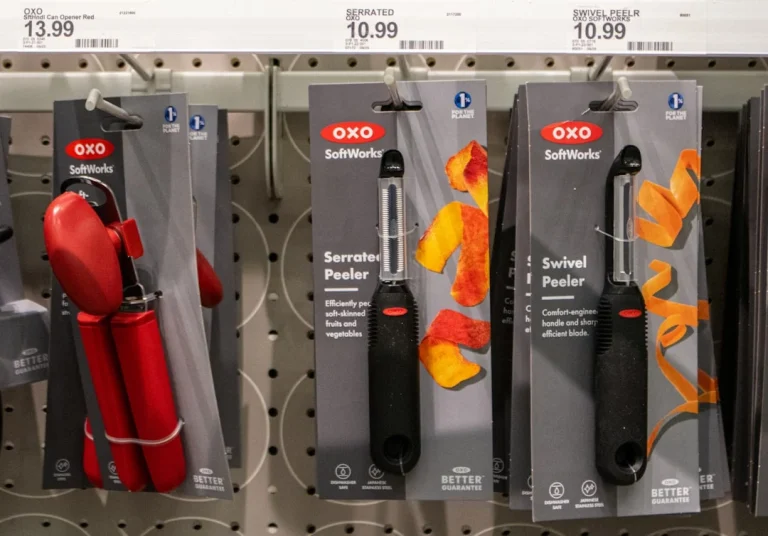 Retail Display Store Shelves