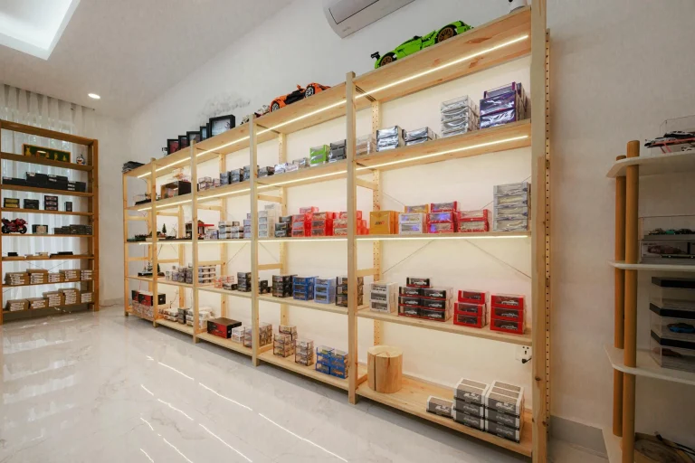 Retail Store Display Shelf