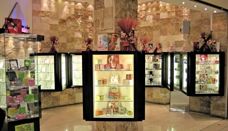 Retail Store Shelving Unit