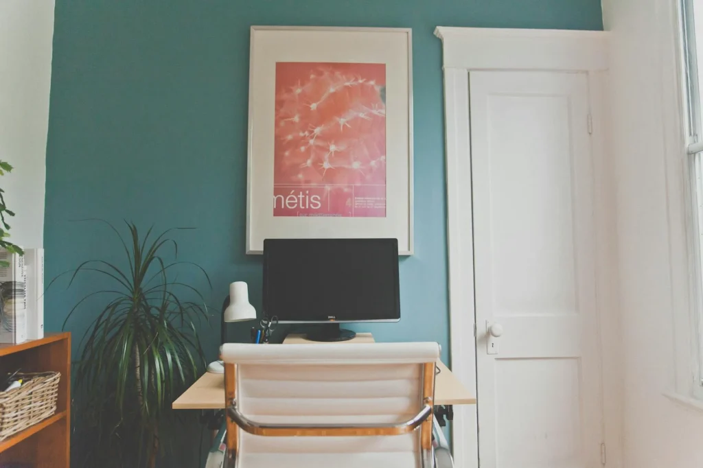 Small Desk Minimalist Furniture