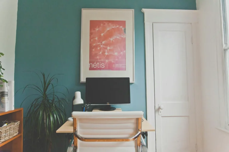 Small Desk Minimalist Furniture