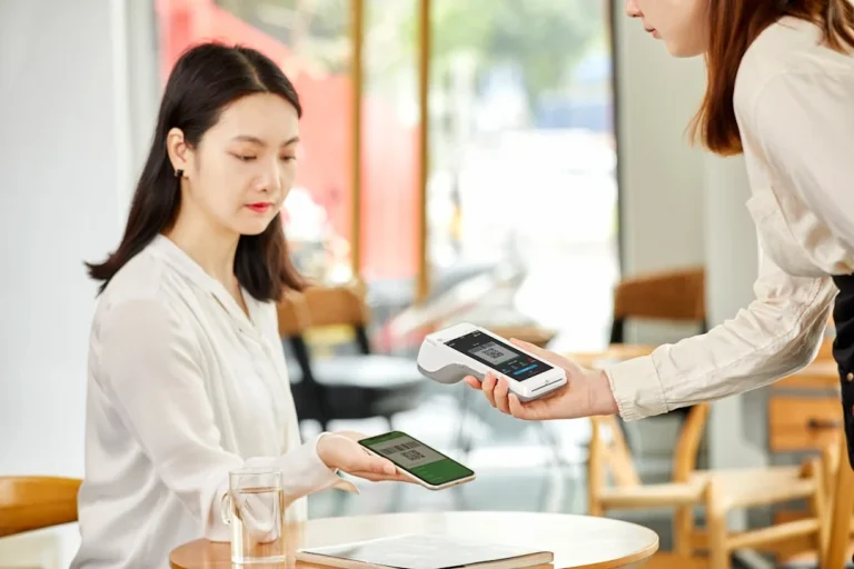 Smartphone Map Customer Review Price Tag