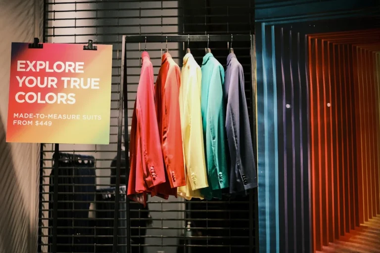 Strategi Permainan Warna Pada Display Rak Baju