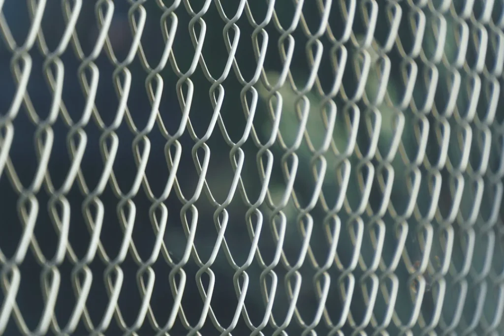 Wire Mesh Dan Back Panel: Pondasi Utama Display