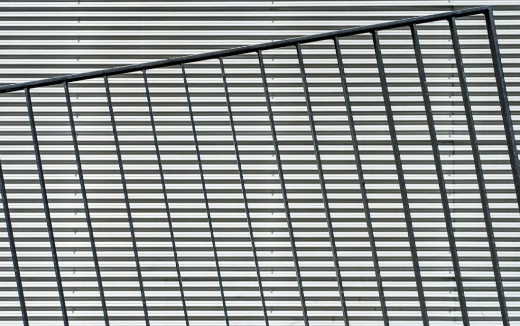 Wire Mesh Retail Shelf