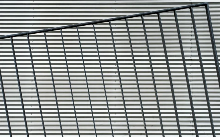 Wire Mesh Retail Shelf